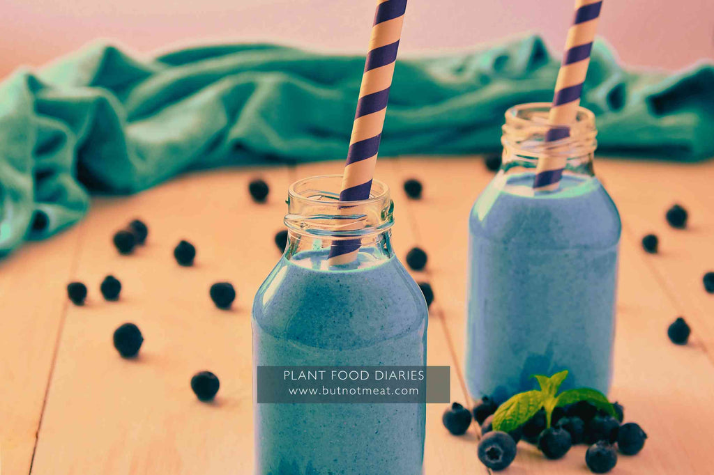 plant_food_diaries_blog_health_drink_blue_color_in_glass_bottles_with_straws